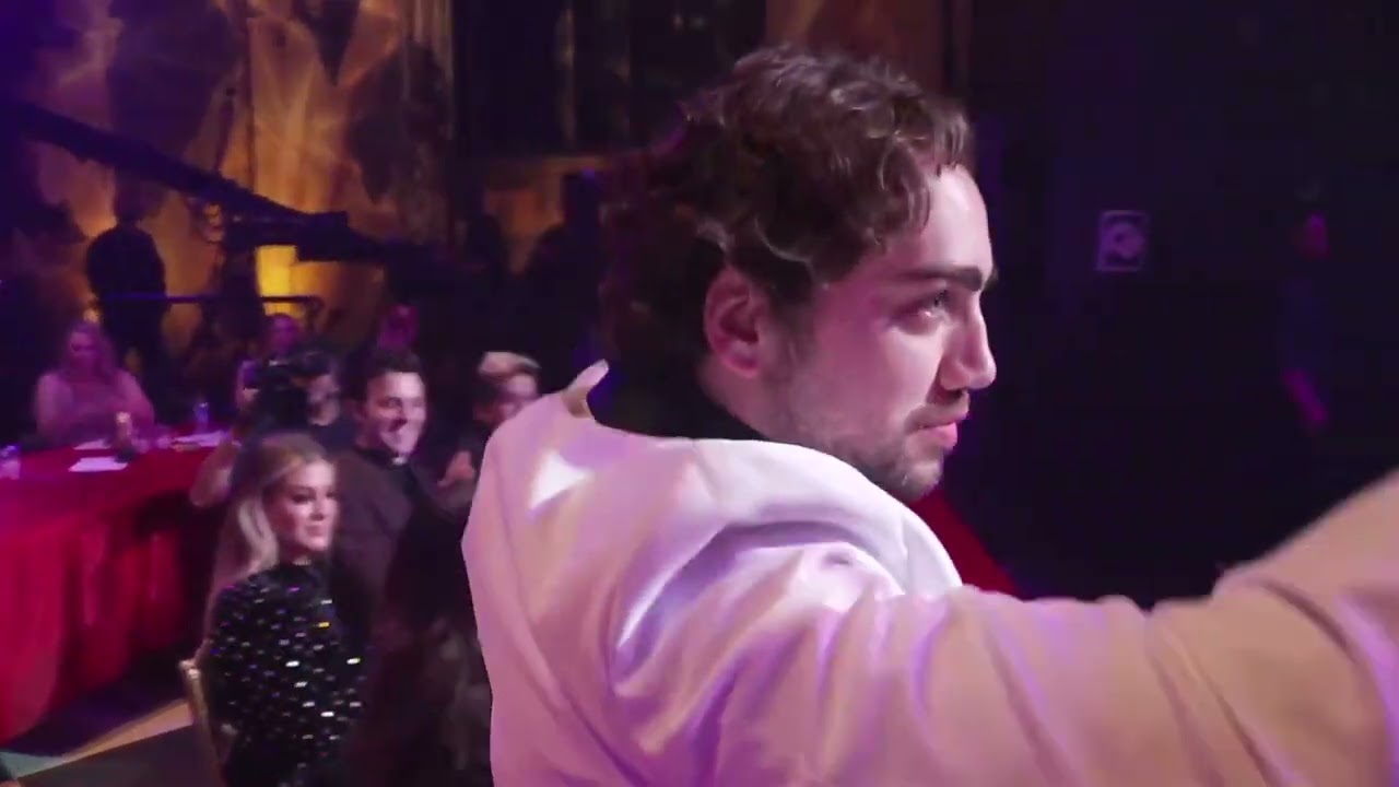 Mizkif Wins BEST JUST CHATTING STREAMER AWARD And WALKS OFF After ONE