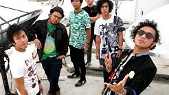 DI ATAS AWAN OST 5 CM - NIDJI karaoke download ( tanpa vokal ) instrumental - Durasi: 4:44. DI ATAS AWAN OST 5 CM - NIDJI karaoke download ( tanpa vokal ) instrumental - Durasi: 4:44.