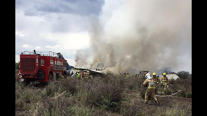 Pasajero graba momento en que se estrella avión en México