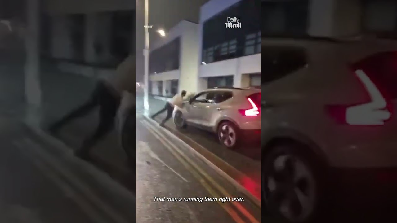 Brutal Street Fight Near St Paul S Way Secondary School In London