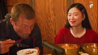 Concurenții, puși să uite de maniere total, la masă: Mi-a încremenit corpul!