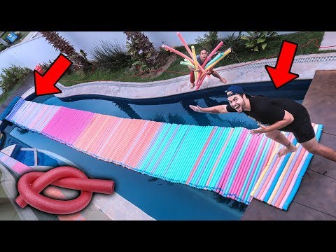 FIZ UMA PONTE COM 500 BOIAS DE MACARRÃO E ANDEI EM CIMA !! (ATRAVESSEI A PISCINA)