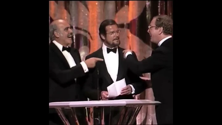 Sean Connery with Michael Caine and Roger Moore. Presenting Best Actor Oscar at 1989 Academy Awards. - DayDayNews