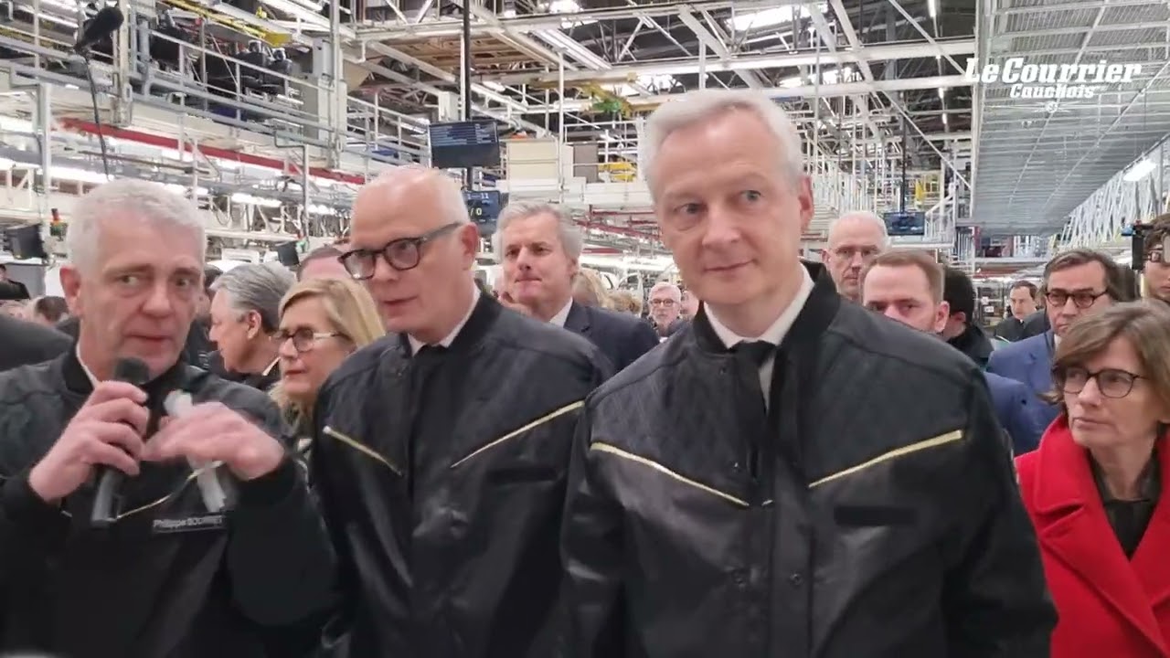 Luca De Meo et Bruno Le Maire en visite dans l'usine Renault de Sandouville