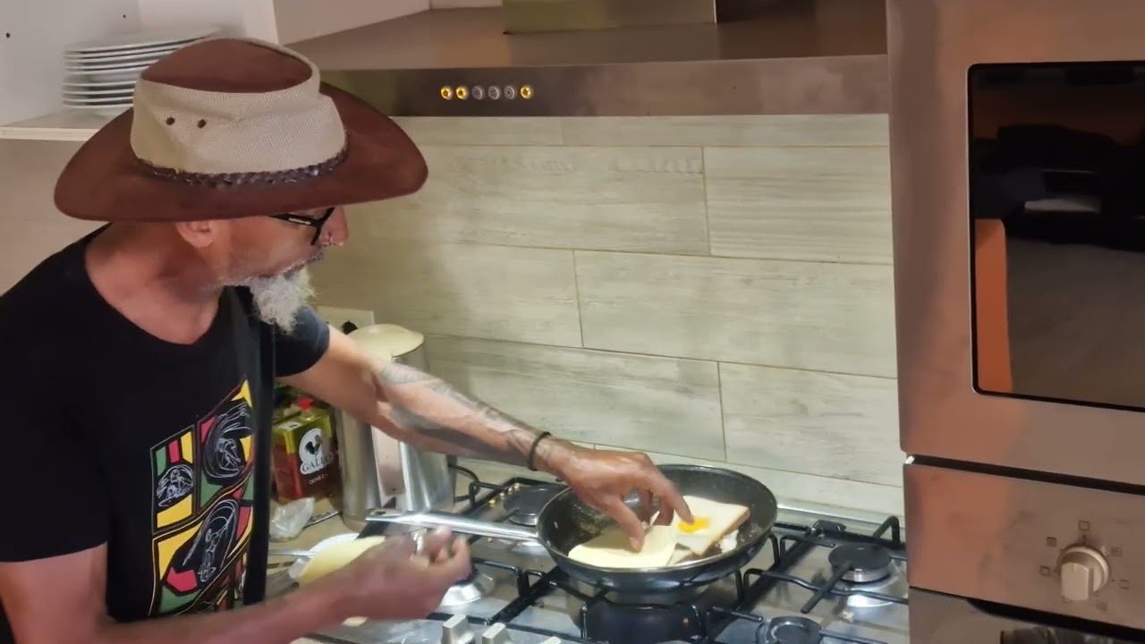 Mike alle uova Parte 5 : in cucina con clint eastwood 