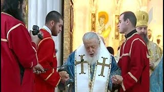 Download ილია მეორე მოქალაქეებს დამდეგ შობა-ახალ წელს ულოცავს Video MP3 ილია მეორე მოქალაქეებს დამდეგ შობა-ახალ წელს ულოცავს