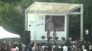 2011.09.11 台北微風廣場 HEBE & ELLA 合唱妳