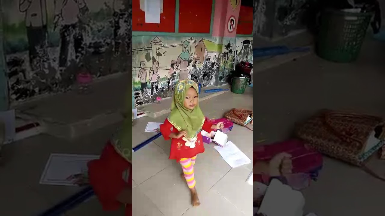 Ya Allah adik najah pas masih kecil latihan senam. Kayaknya usianya pas masih 2 th lebih dikit dech!
