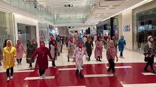 Selamat Hari Lebaran Line Dance/ Choreo Kusnanik/ Demo by Surabaya Line Dance