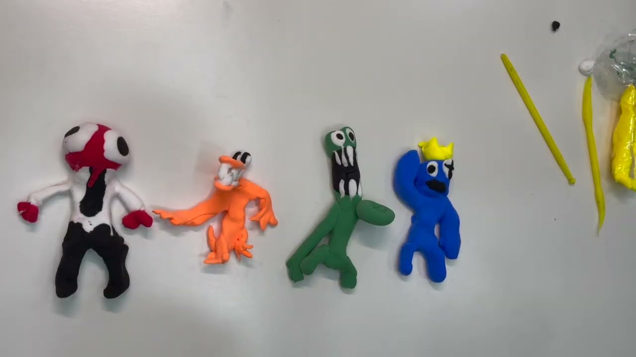 Леплю из пластилина радужных друзей 