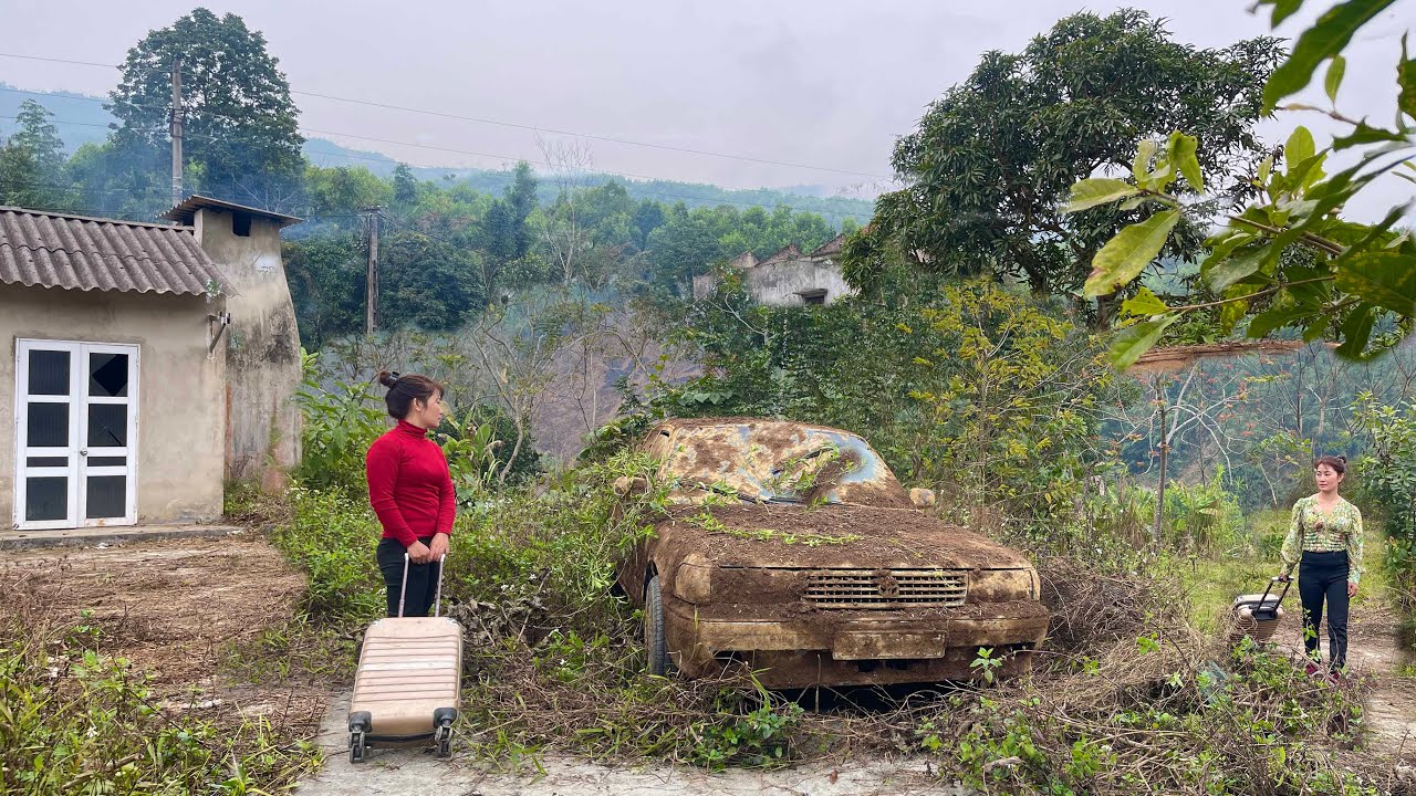 The girl returned to the old house where she used to live with him and washed the dirty car.