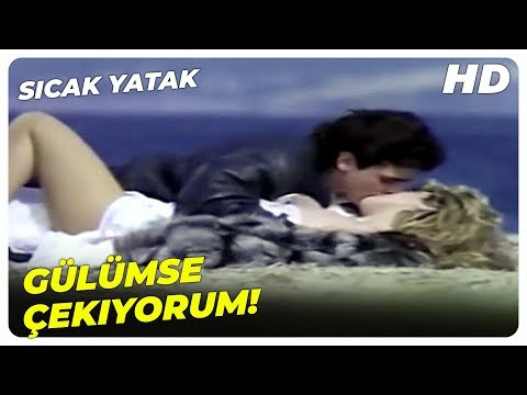 Sıcak Yatak - Gamze, Naci'ye Poz Veriyor! | Harika Avcı Eski Türk Filmi