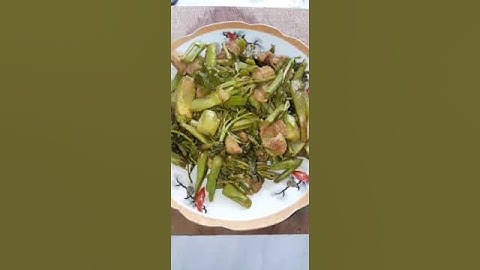 ngọn và lá non núc nác xài thịt