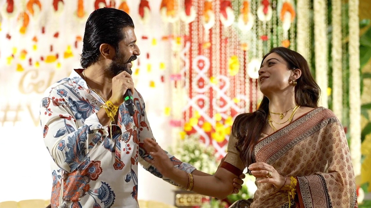 Vijay Deverakonda & Rashmika Mandanna at #VIROSH Fans Meet In Daspalla