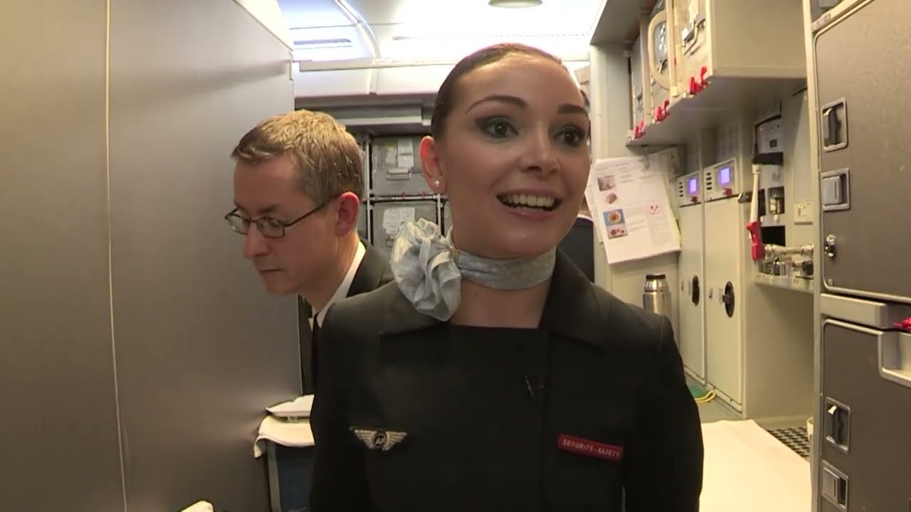 Film backdrop image for Luxury service of First Class flights (2023)