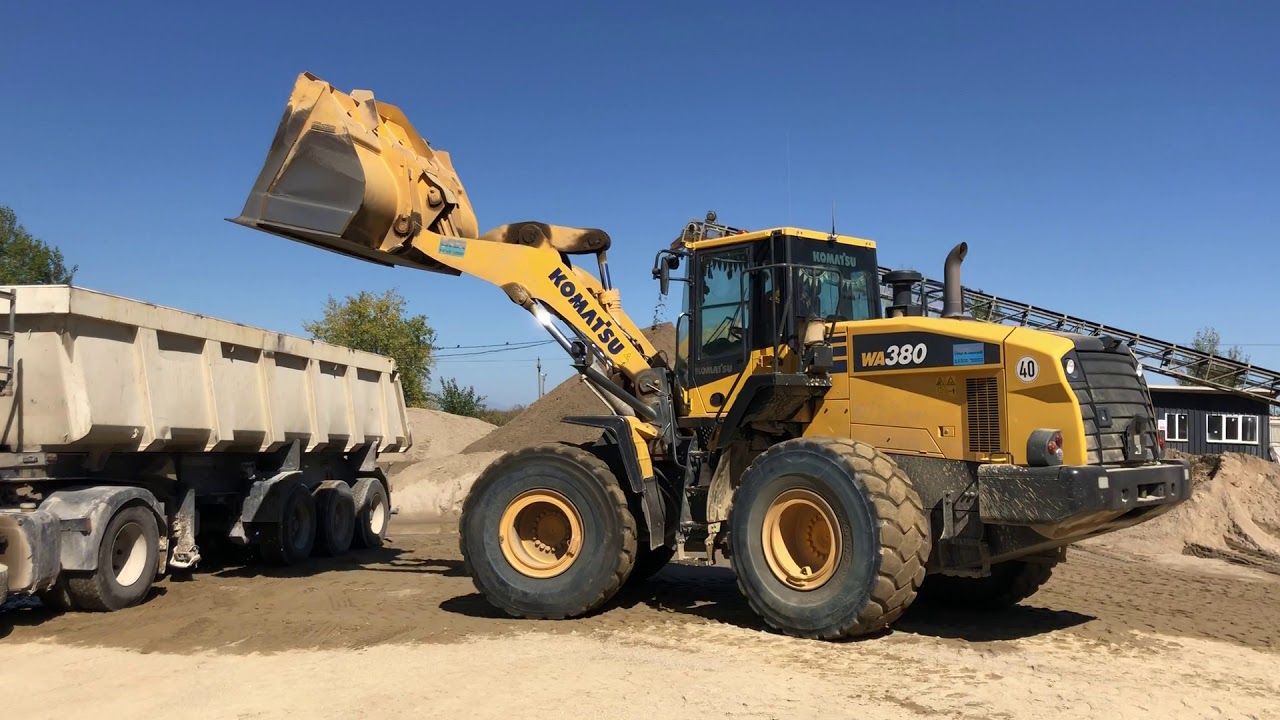 Komatsu WA380-7 loading dump truck