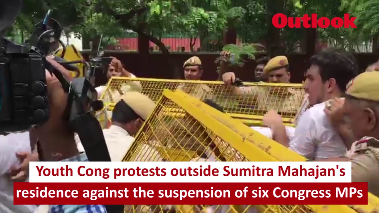 Youth Cong protests outside Sumitra Mahajan's residence against the suspension of six Congress MPs