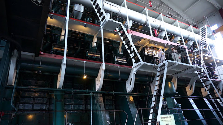World's largest Diesel Engine starting