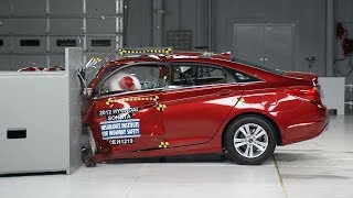 2012 Hyundai Sonata driver-side small overlap IIHS crash test