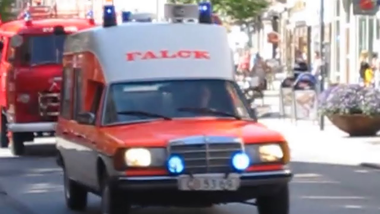 17 x Falck køretøjer kørsel 1 - Udrykning rettungsdienst auf Einsatzfahrt 緊急走行 救急車