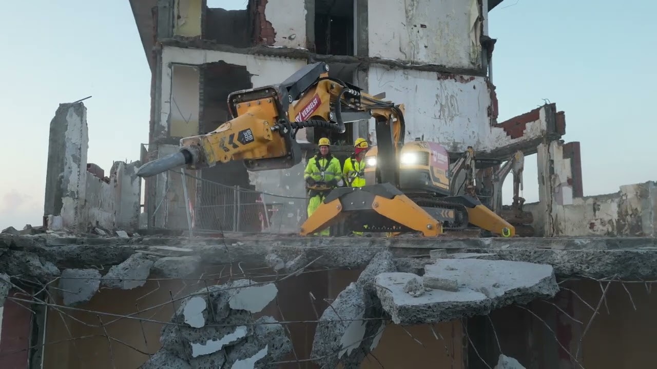 Afbraak met slooprobot in Rijsel