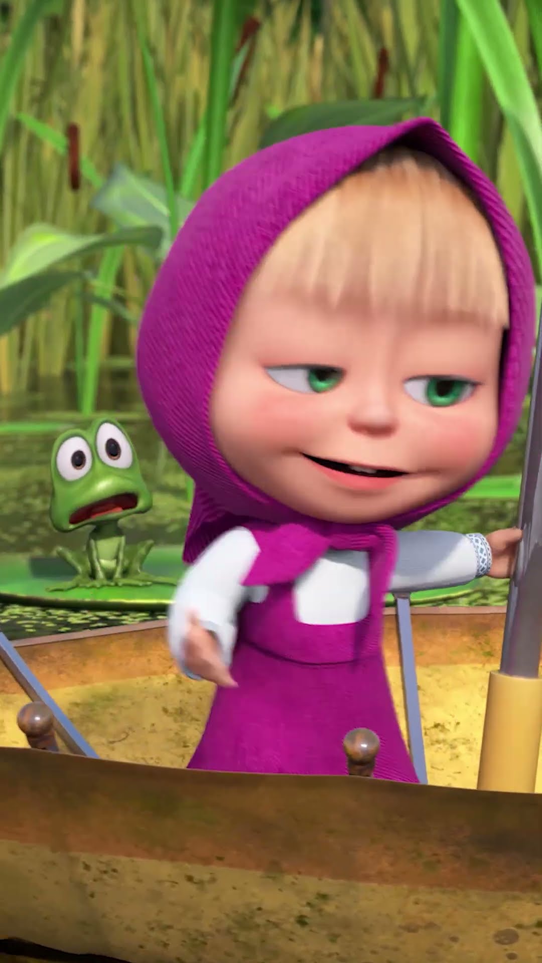 Парасолька попливла... ☂️? #Shorts #машатаведмiдь #MashaBearUkr #mashaandthebear #cartoon