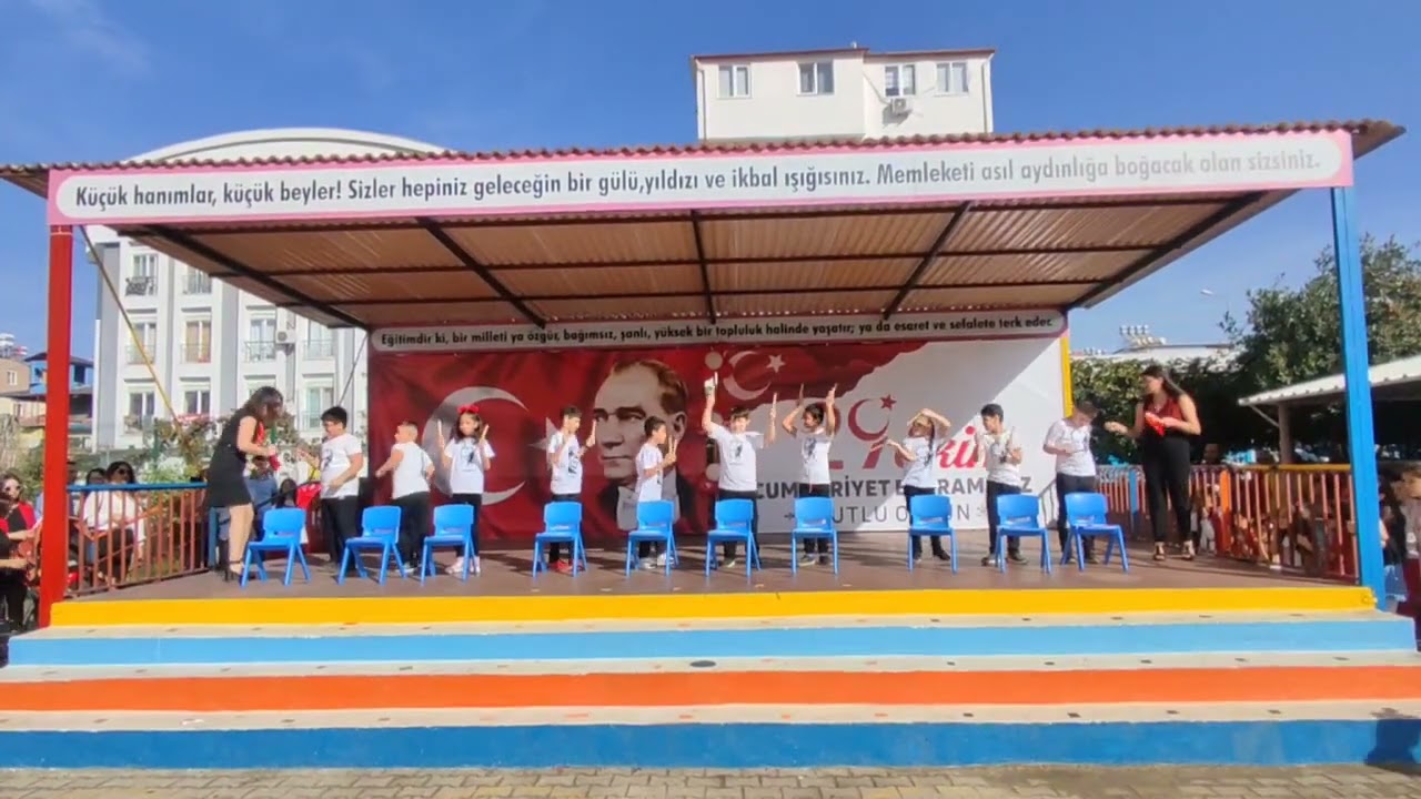 Özel Eğitim Sınıfımızın 'Gurup Destan Türkiye' gösterisi.