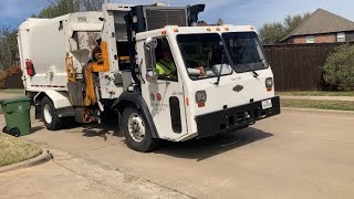 Garland TX: 2399 Labrie Automizer Helping Hand collecting spring trash. 🗑️ featuring:@MICHAELqy3ry 