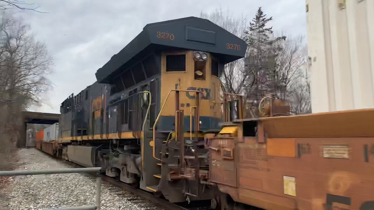 CSX Q032-15 with 3005 Leading - YouTube