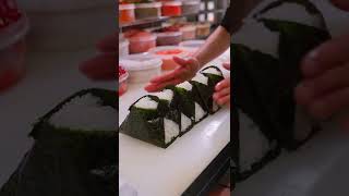 [毎日大行列] おにぎり ぼんご 日本で一番有名で一番賑やかで一番おいしいおにぎり屋さんに密着 ASMR Japanese street food Rice balls made by #Shorts