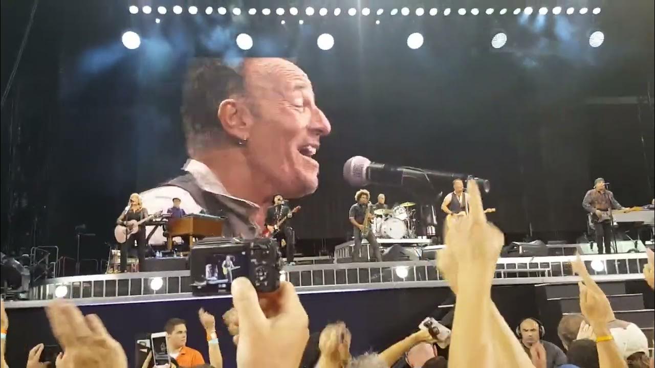 Bruce Springsteen Born To Run (shorty) Dancing In The Dark.The Pit at