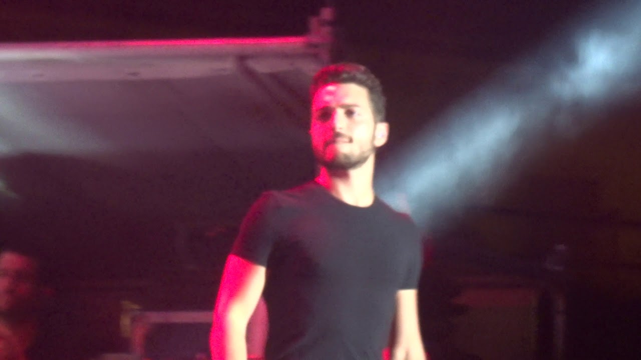 Il Volo L Amore Si Muove Testo IL VOLO - L'AMORE SI MUOVE Chieti - YouTube