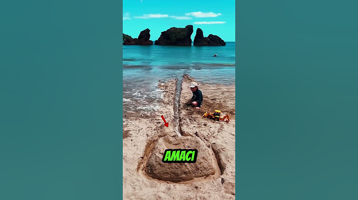 Küçük çocuğun 2 saatlik emeğini bir dalga yok etti! 😢🌊
