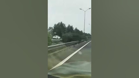 Lexus đi ngược chiều trên cao tốc Cầu Giẽ - Ninh Bình