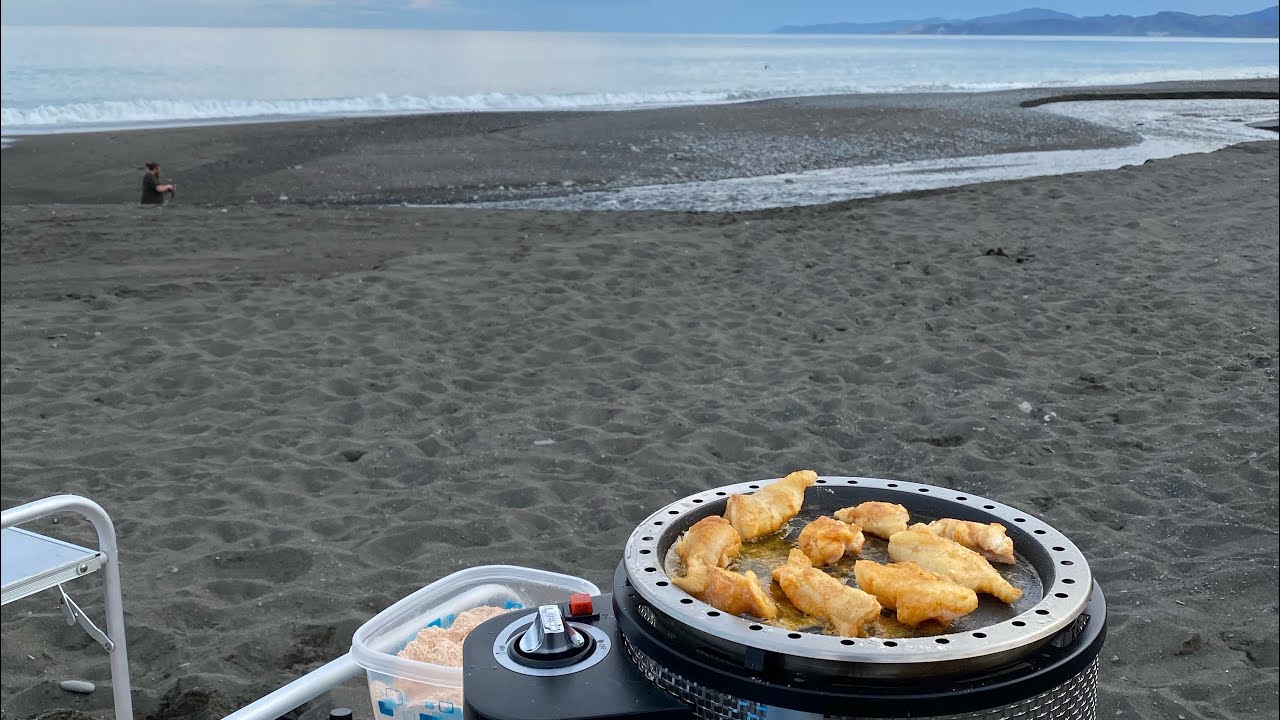 Whānau dive & butterfish wraps on the beach YouTube