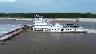 Samuel B Richmond Meets The Lewis B Strait With 36 Loaded Barges At Thebes