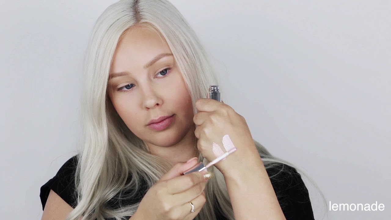 Applying liquid eyeshadows