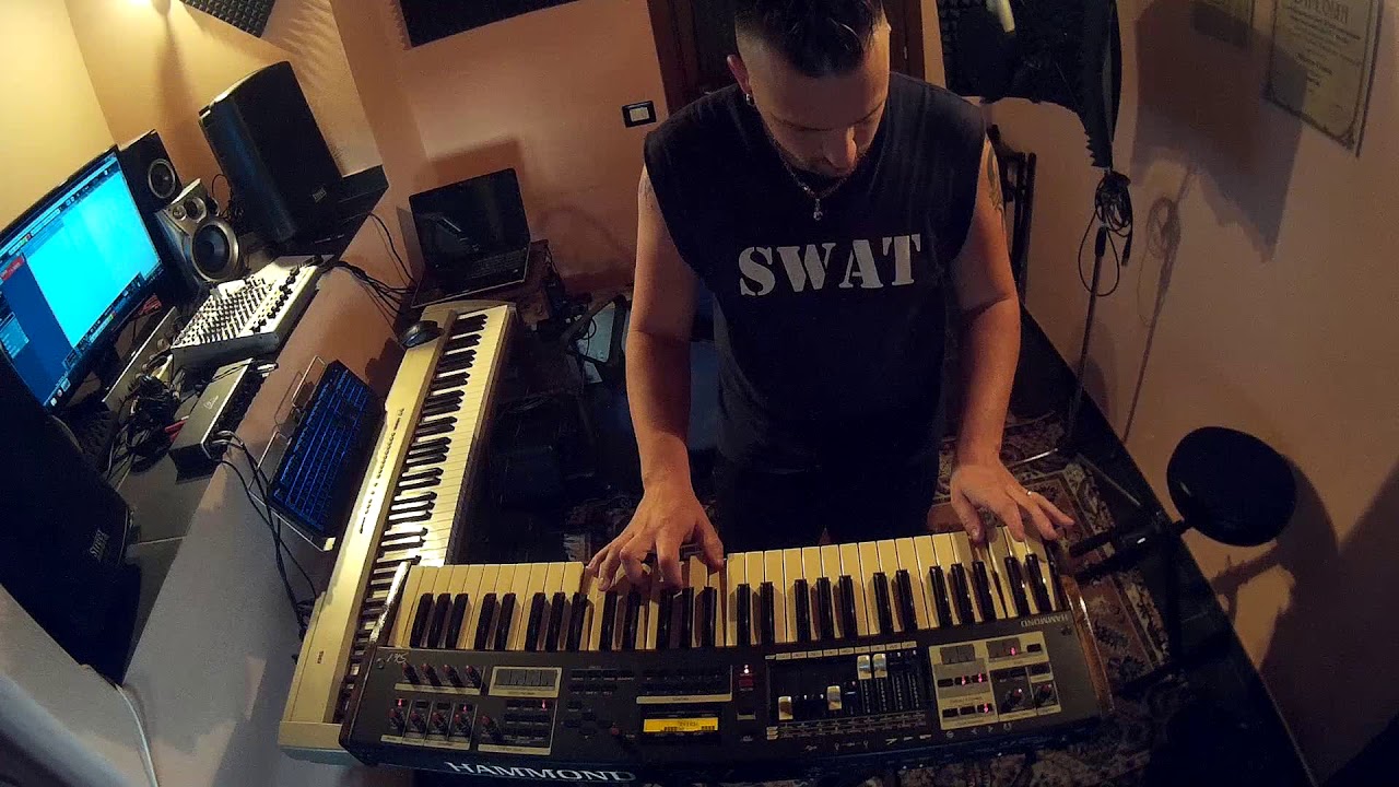 Marco Lord Cossu playing the INTERNAL LESLIE of the Hammond sk1/sk2