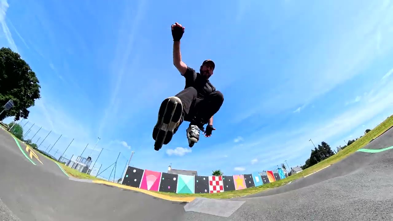 22 110 Un peu de #roller au #pumptrack de #Plounévez-Quintin, dans les Côtes-d'Armor, en Bretagne