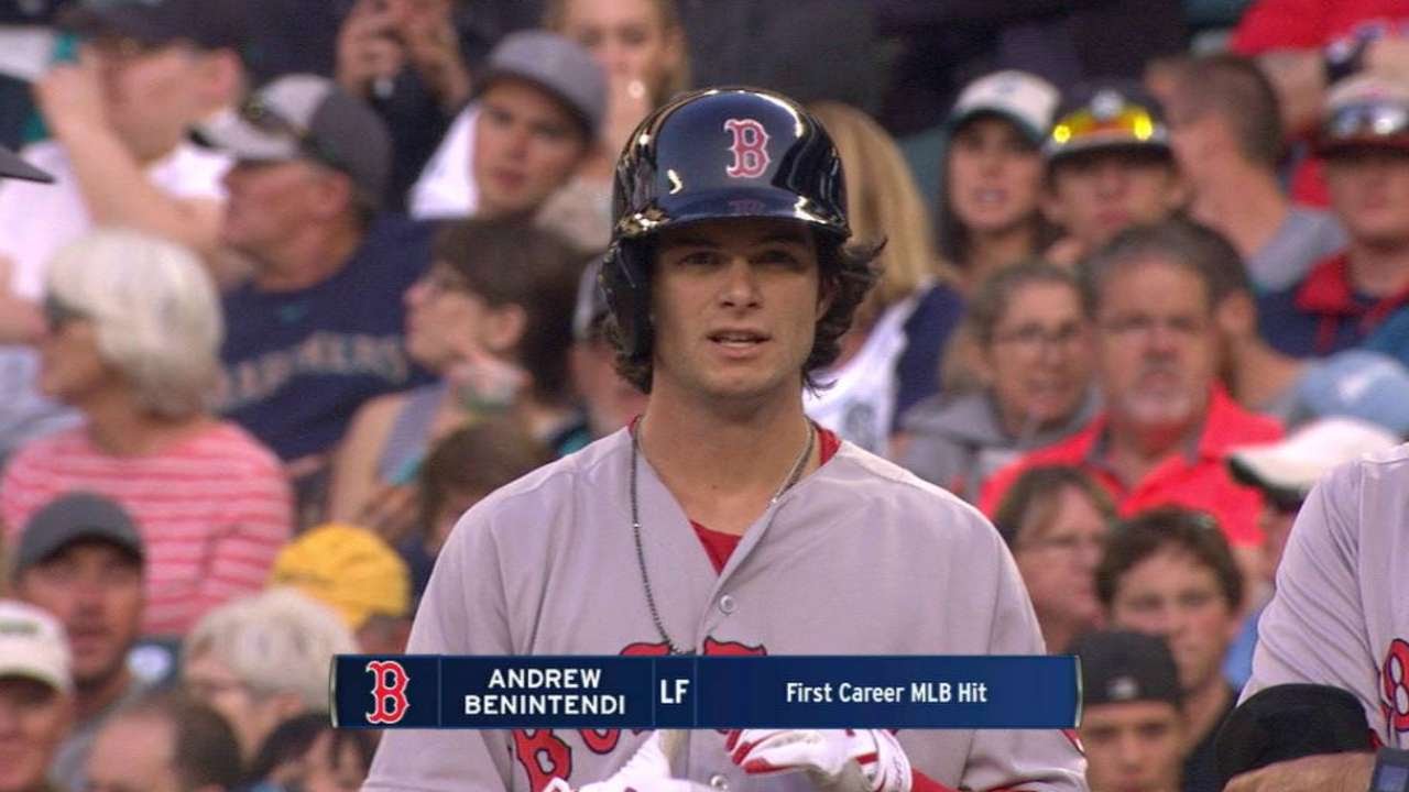 BOS@SEA: Benintendi singles to left for first MLB hit 