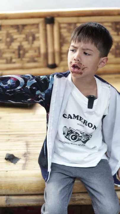 MUSUH DALAM SELIMUT