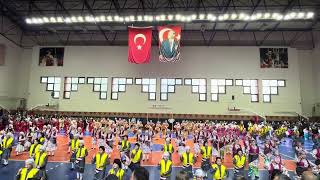 23 Nisan halkoyunları gösterisi antrenör Fatma Yazar Sarı