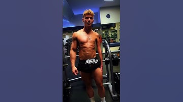 Bro này có nên cắt không mọi người ?