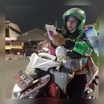 Kumpulan foto foto driver gojek/grab bikin sedih