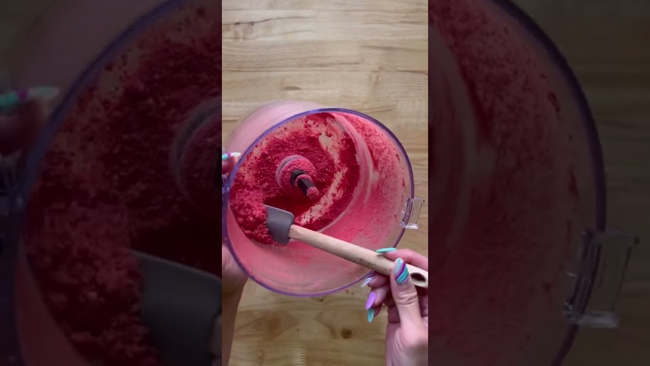 Взбитый клубничный сливочный сырный крем