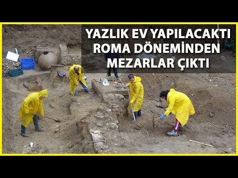 Altınoluk'ta Temel Kazısında Roma Döneminden Mezarlar Bulundu