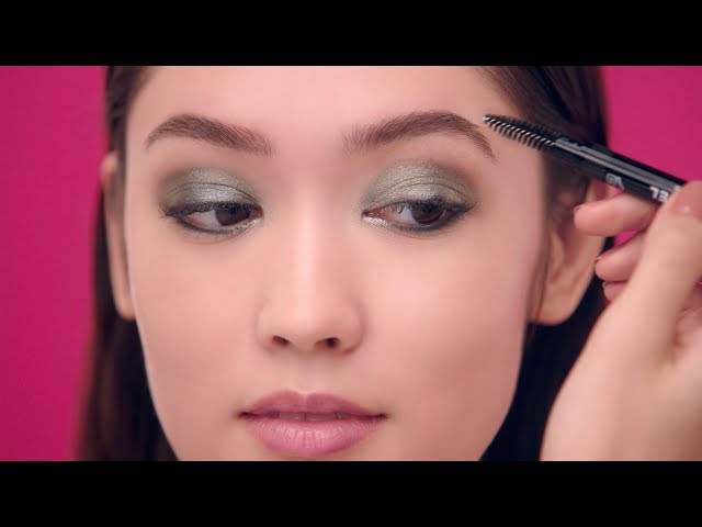 Create a Metallic Look by Layering Les 9 Ombres Édition N°2: Quintessence – CHANEL  Makeup Tutorials 