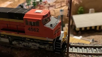 HO Scale ScaleTrains Rivit Counter GE C44-9W DCC Ready Diesel Locomotive BNSF H3