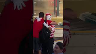 The Crowd Enjoyed This Tom Mime Seaworld