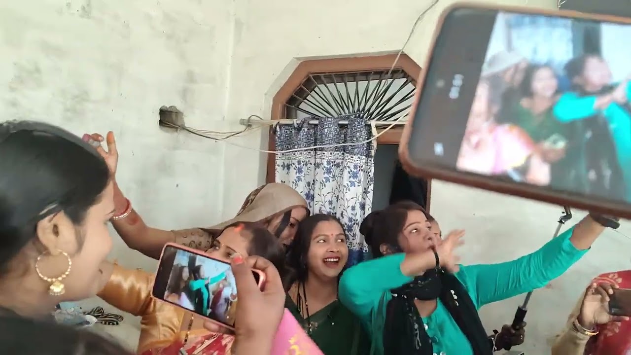 रीना यादव के बच्चे के बेस्ट फ्रेंडद।।। । श्र श्र 